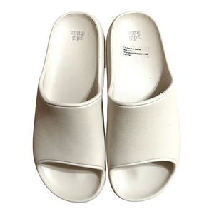 Wild Fable White Robbie Slide Sandal  7 W